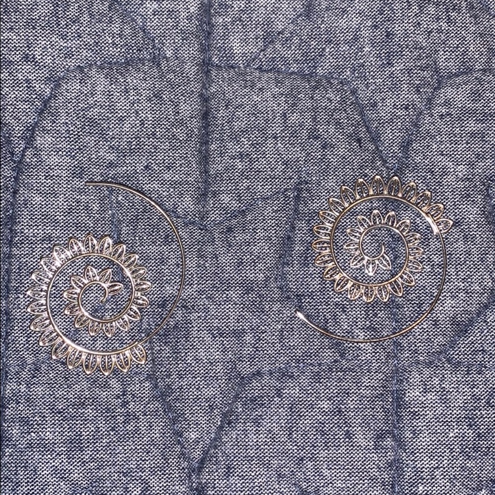 FLORAL NAUTILUS SHAPED HOOP EARRINGS
